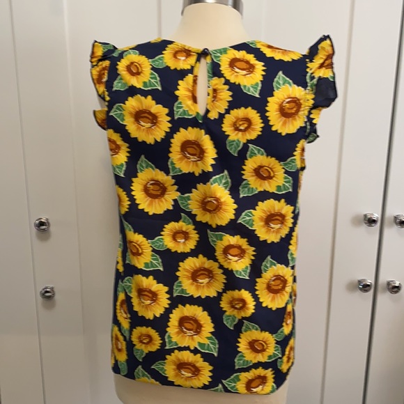 😍PRICE FIRM! NEW Boutique! Ruffle Sleeved Sunflower Top - Picture 2 of 5